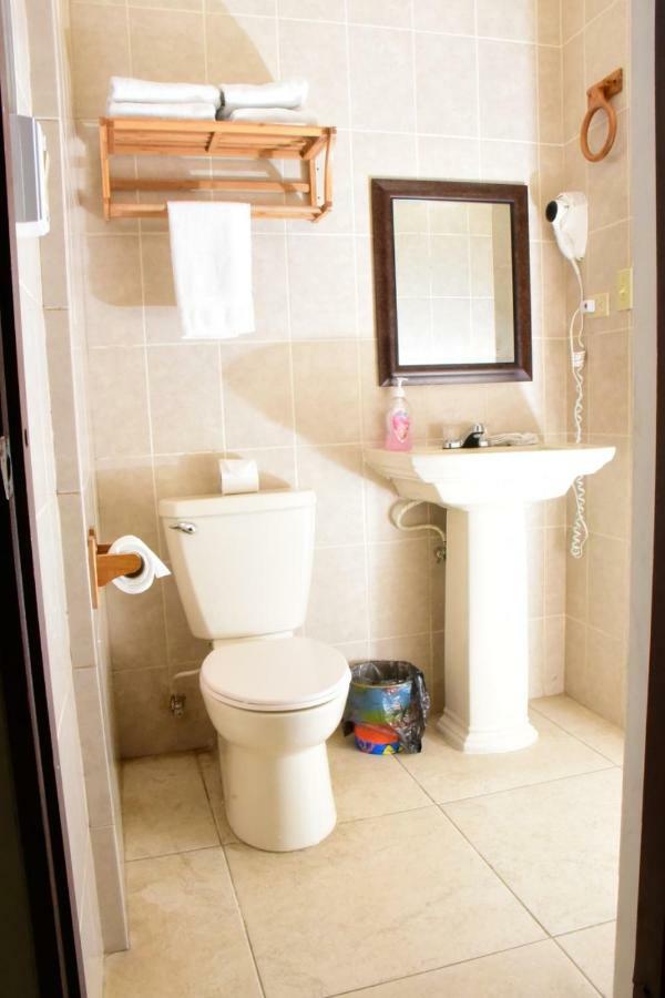 Bella Sombra Guest House Downtown Belize City Extérieur photo